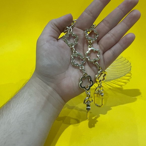 Gold Plated Flower Clutch Chain (10 in) - Picture 7 of 7